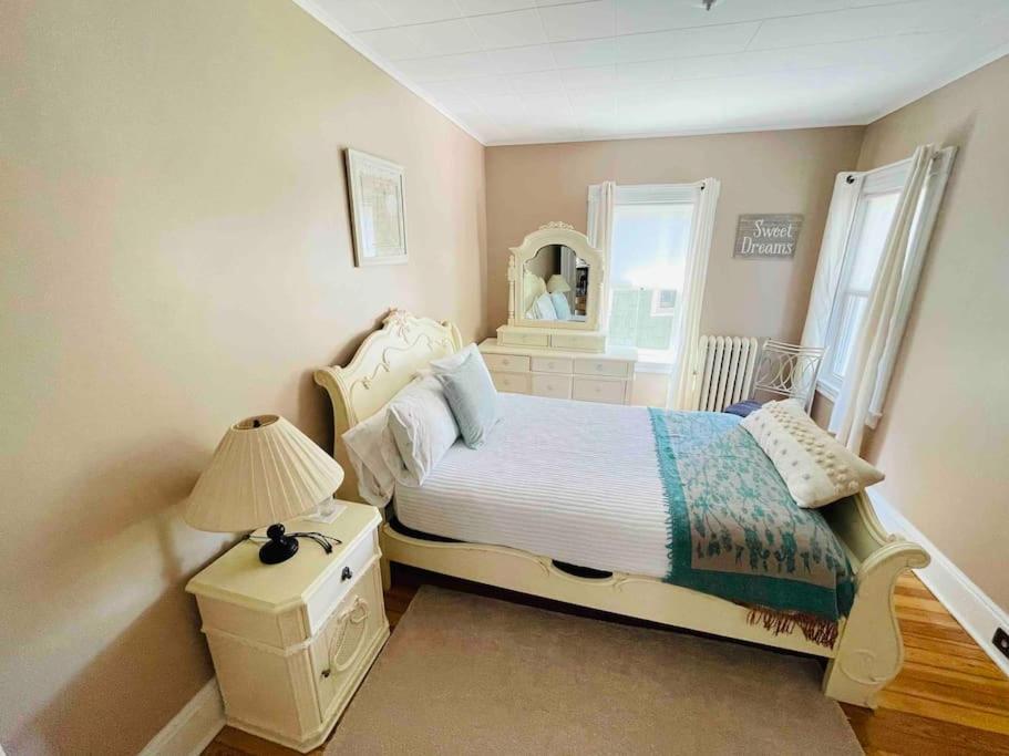 Delightful 2Br Apartment With Balcony - 15 Min From Mohegan Sun- Foxwoods Casinos & Mystic Ню Лондон Екстериор снимка
