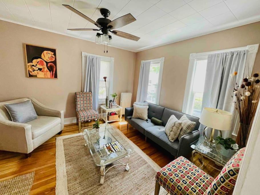 Delightful 2Br Apartment With Balcony - 15 Min From Mohegan Sun- Foxwoods Casinos & Mystic Ню Лондон Екстериор снимка