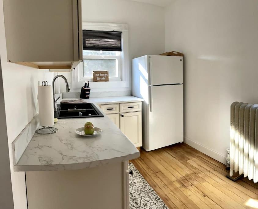 Delightful 2Br Apartment With Balcony - 15 Min From Mohegan Sun- Foxwoods Casinos & Mystic Ню Лондон Екстериор снимка