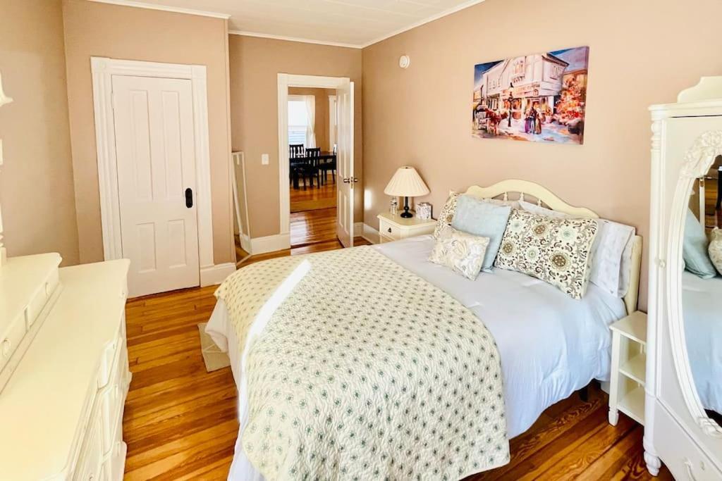 Delightful 2Br Apartment With Balcony - 15 Min From Mohegan Sun- Foxwoods Casinos & Mystic Ню Лондон Екстериор снимка